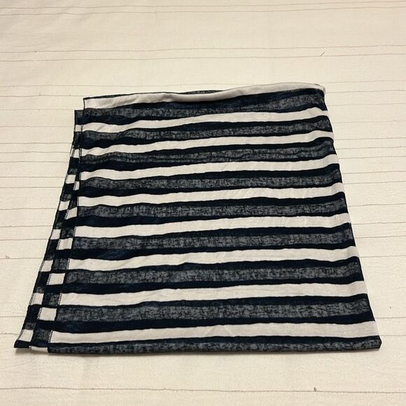 NWOT blue and white striped Infinity Scarf - Picture 3 of 4